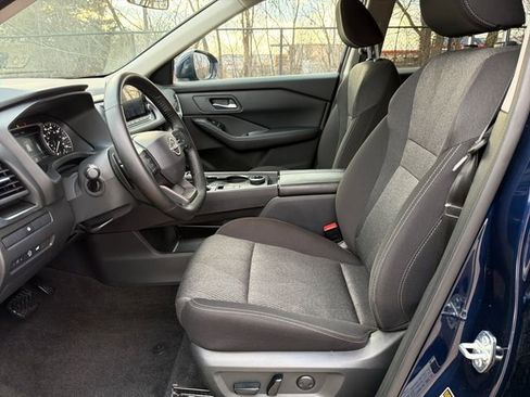 Used 2025 Nissan Rogue SV image 21