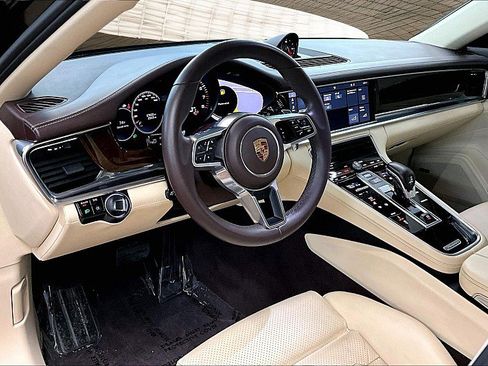 Used 2019 Porsche Panamera w/ Premium Package image 13