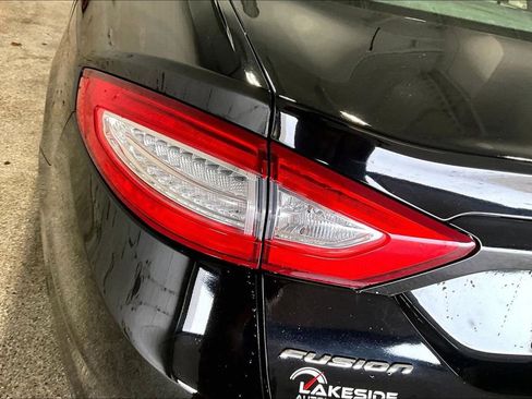 Used 2016 Ford Fusion SE image 23