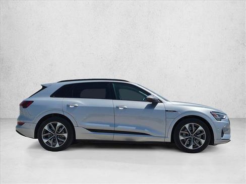 Used 2021 Audi e-tron Premium Plus w/ Premium Plus Package AWD/4WD image 4