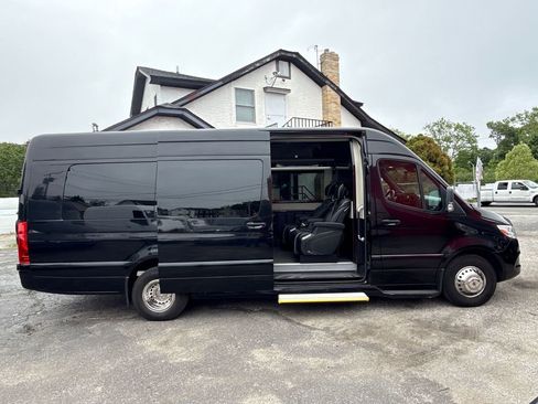 Used 2021 Mercedes-Benz Sprinter 3500 image 18