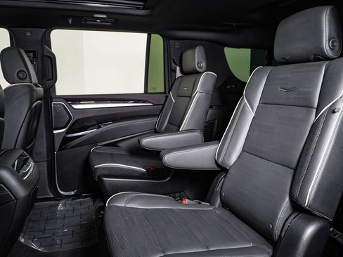 Used 2026 Cadillac Escalade ESV Luxury w/ LPO, Floor Liner Package AWD/4WD image 18