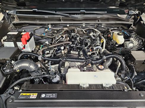 Used 2025 Toyota 4Runner SR5 AWD/4WD image 19