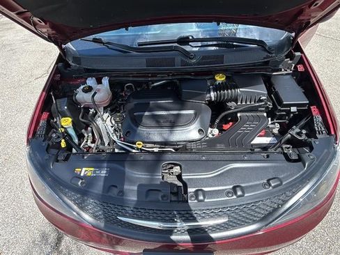 Used 2023 Chrysler Voyager LX FWD image 13