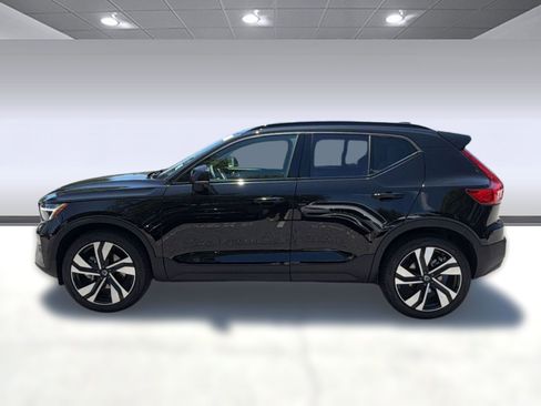 New 2026 Volvo XC40 B4 Plus w/ Climate Package FWD image 2