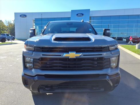 Used 2024 Chevrolet Silverado 2500 Custom w/ Custom Convenience Package image 8