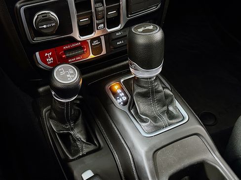 Used 2024 Jeep Wrangler Unlimited AWD/4WD image 18