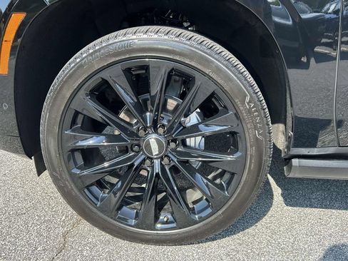 Used 2025 Cadillac Escalade ESV Sport Platinum w/ LPO, ONYX Package AWD/4WD image 9