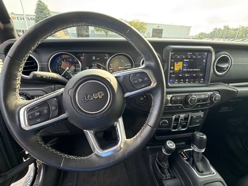 Used 2022 Jeep Wrangler Unlimited Sahara w/ Cold Weather Group AWD/4WD image 19