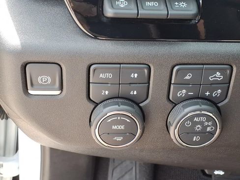 Used 2024 Chevrolet Silverado 2500 High Country w/ Technology Package AWD/4WD image 32