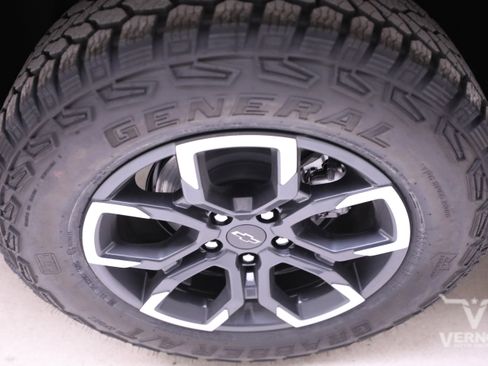 New 2026 Chevrolet Equinox ACTIV w/ Safety and Technology Package image 31