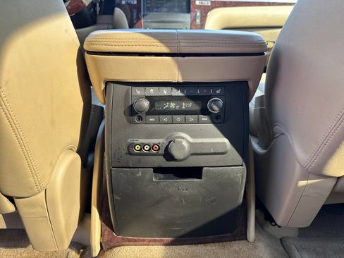 Used 2012 Cadillac Escalade ESV Luxury AWD/4WD image 26