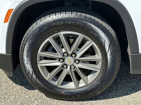Certified 2023 Chevrolet Traverse LT image 11