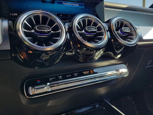 Certified 2022 Mercedes-Benz GLB 250 image 28