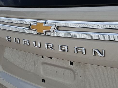 Used 2021 Chevrolet Suburban LT w/ LT Signature Package AWD/4WD image 38