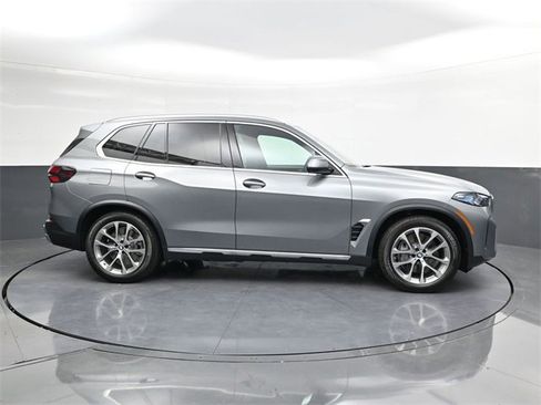 New 2026 BMW X5 xDrive50e w/ Climate Comfort Package image 3