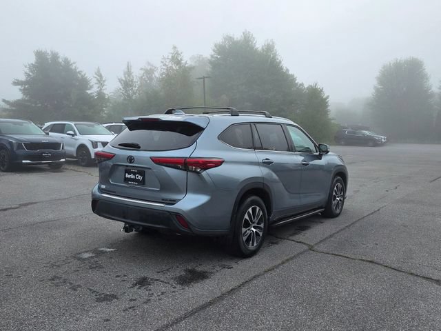 Used 2022 Toyota Highlander XLE AWD/4WD image 8