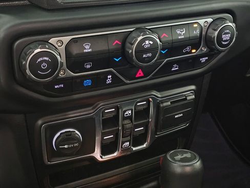 Used 2022 Jeep Wrangler Unlimited Sahara image 29