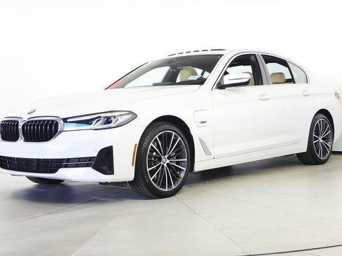 Used 2023 BMW 530e 530e iPerformance w/ Convenience Package image 2