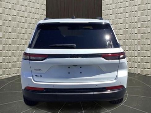 Certified 2023 Jeep Grand Cherokee Altitude AWD/4WD image 5