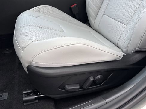 New 2026 Hyundai Elantra Limited FWD image 11