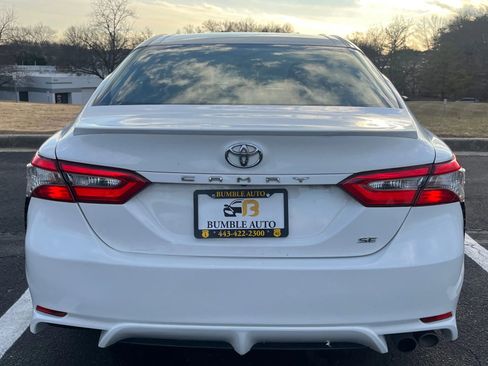 Used 2018 Toyota Camry SE FWD image 12