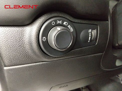 Used 2025 Dodge Durango GT AWD/4WD image 11