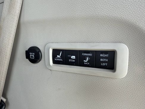 Used 2022 Chrysler Pacifica Limited image 28