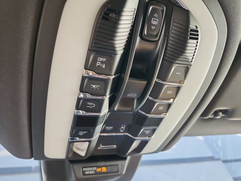 Used 2024 Porsche Macan AWD/4WD image 25