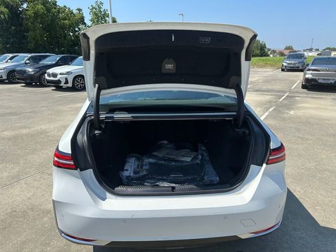 Certified 2025 BMW 530i w/ Premium Package image 18