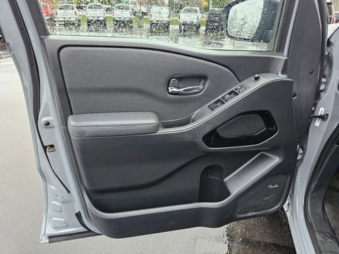 Used 2022 Nissan Frontier PRO-4X image 21