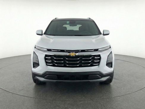 Used 2025 Chevrolet Equinox LT image 2