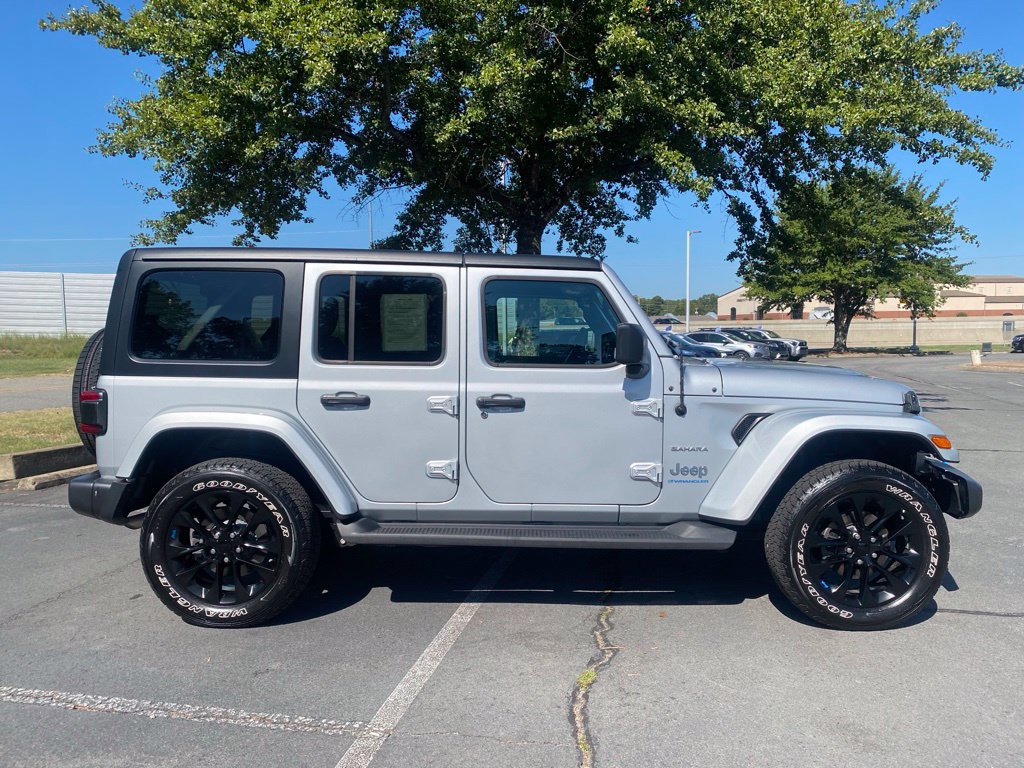 Used 2023 Jeep Wrangler Unlimited Sahara AWD/4WD image 8