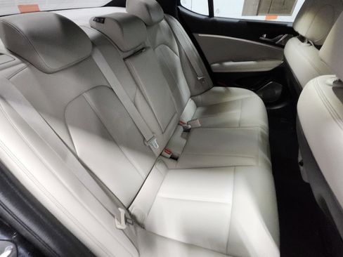 Used 2023 Genesis G70 2.0T image 20