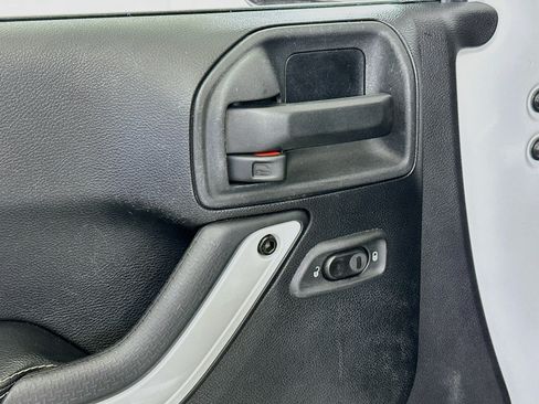 Used 2014 Jeep Wrangler Sahara AWD/4WD image 15