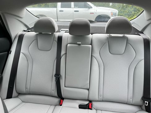 Used 2025 Hyundai Elantra Limited FWD image 18
