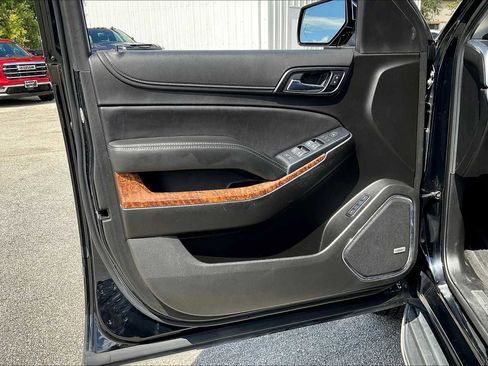 Used 2019 Chevrolet Suburban Premier image 20