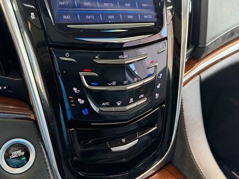 Used 2018 Cadillac Escalade ESV Luxury RWD image 18