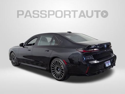 Used 2026 BMW i7 xDrive60 AWD/4WD image 3