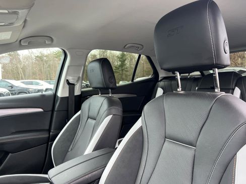 Certified 2025 Buick Envision Sport Touring image 13