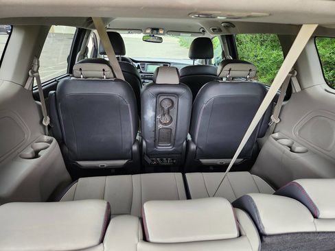 Used 2015 Kia Sedona SX image 23