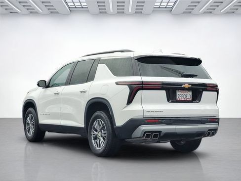 Used 2025 Chevrolet Traverse LT FWD image 6