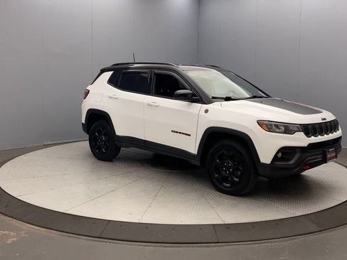 Used 2023 Jeep Compass Trailhawk w/ Trailhawk Convenience Group AWD/4WD image 7