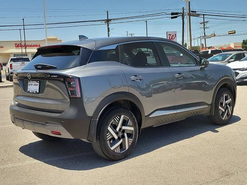 Used 2025 Nissan Kicks SV FWD image 13