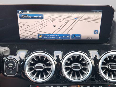 Used 2025 Mercedes-Benz GLA 250 4MATIC image 18