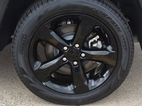 Used 2025 Jeep Grand Cherokee L Limited w/ Luxury Tech Group II image 11