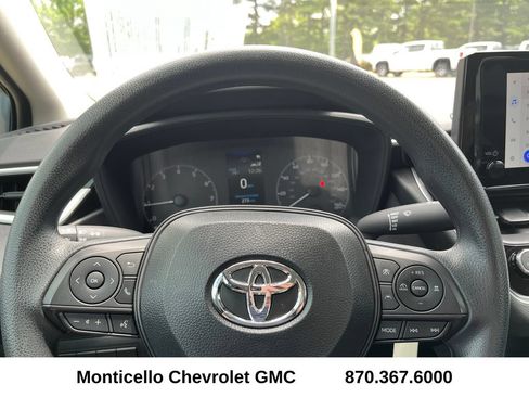 Used 2025 Toyota Corolla LE FWD image 12