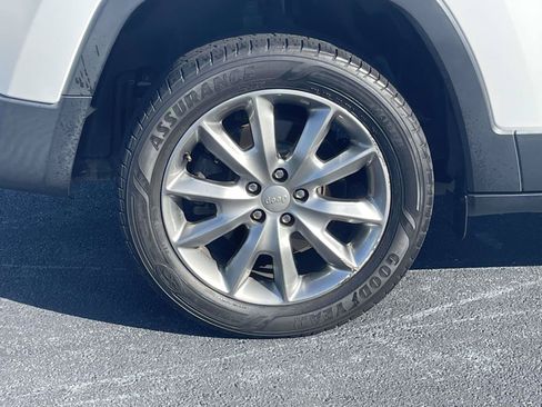 Used 2018 Jeep Cherokee Limited FWD image 9