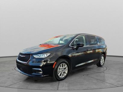 Used 2024 Chrysler Pacifica Touring-L