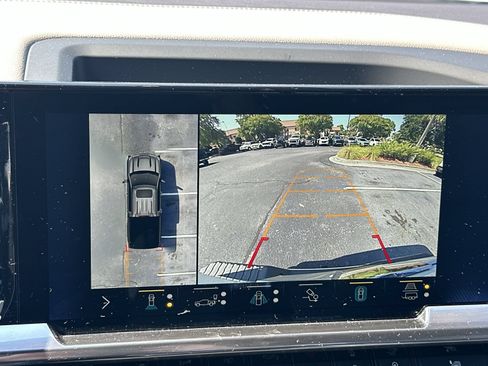 Used 2022 Chevrolet Silverado 1500 LTZ w/ LTZ Convenience Package II AWD/4WD image 27